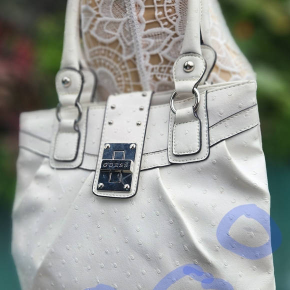 Guess white bag in preloved condition! - Picture 4 of 15